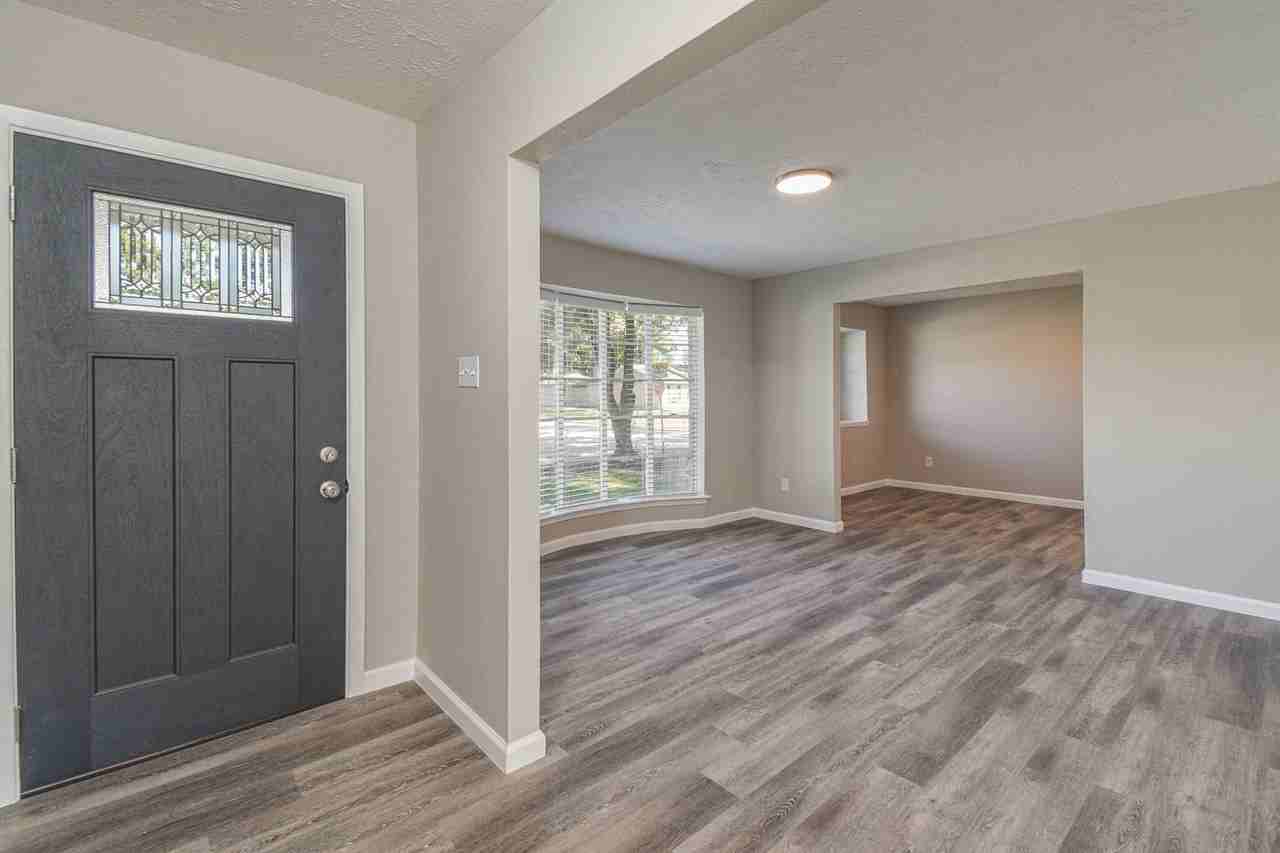 4318 Burkegate Dr - Photo 2 of 24