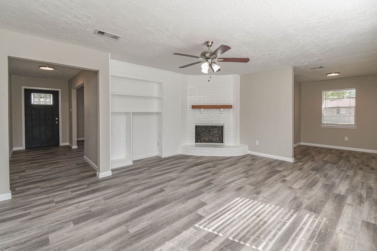 4318 Burkegate Dr - Photo 3 of 24