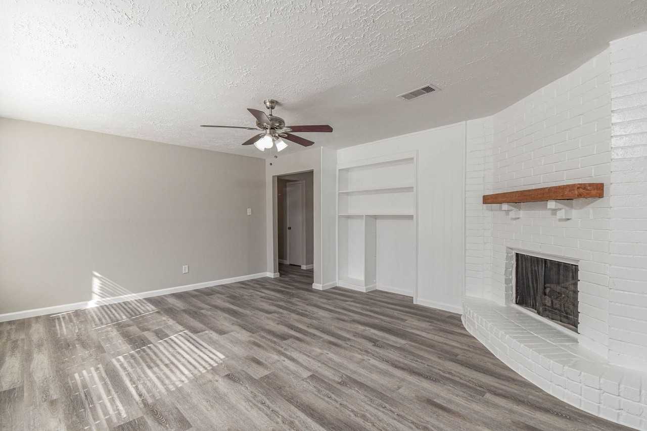 4318 Burkegate Dr - Photo 5 of 24