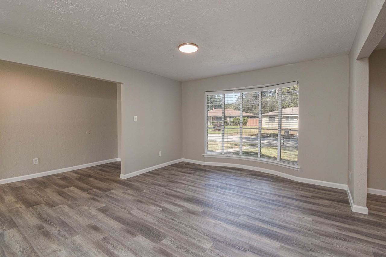 4318 Burkegate Dr - Photo 6 of 24