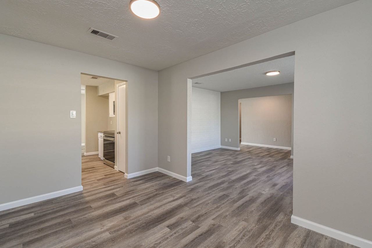 4318 Burkegate Dr - Photo 7 of 24