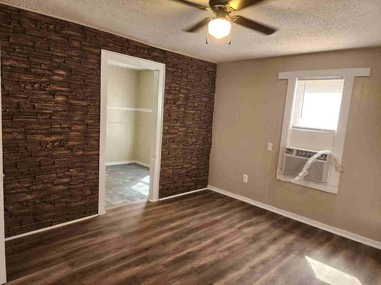 213 W 9th St - Photo 4 of 17