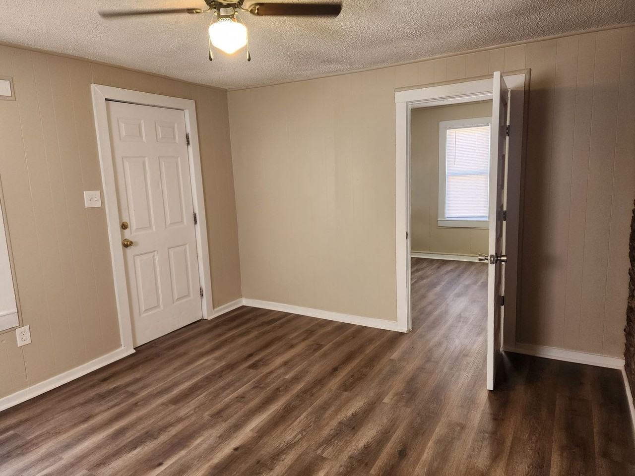 213 W 9th St - Photo 5 of 17