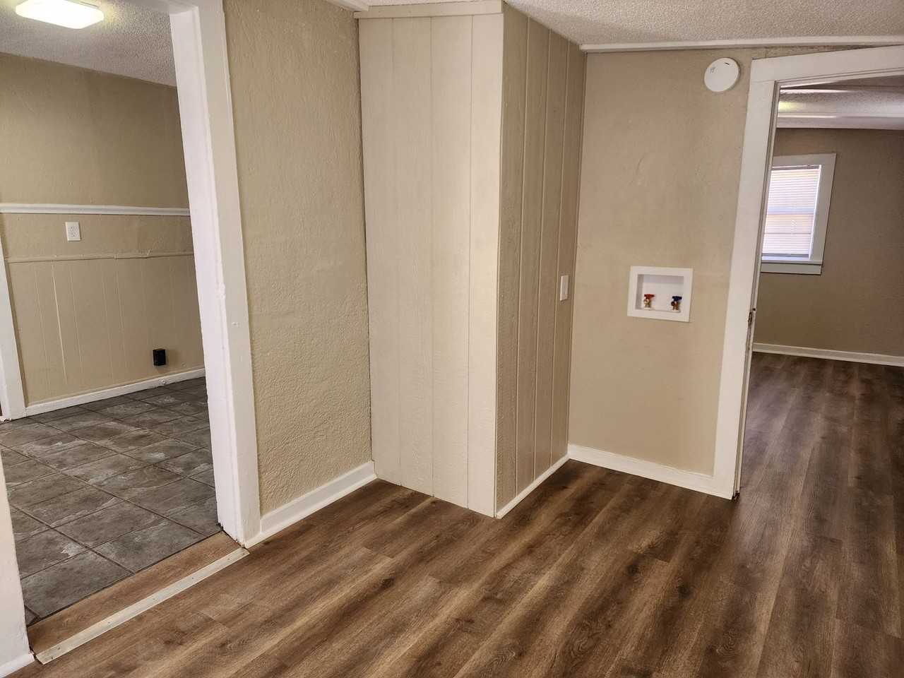 213 W 9th St - Photo 6 of 17