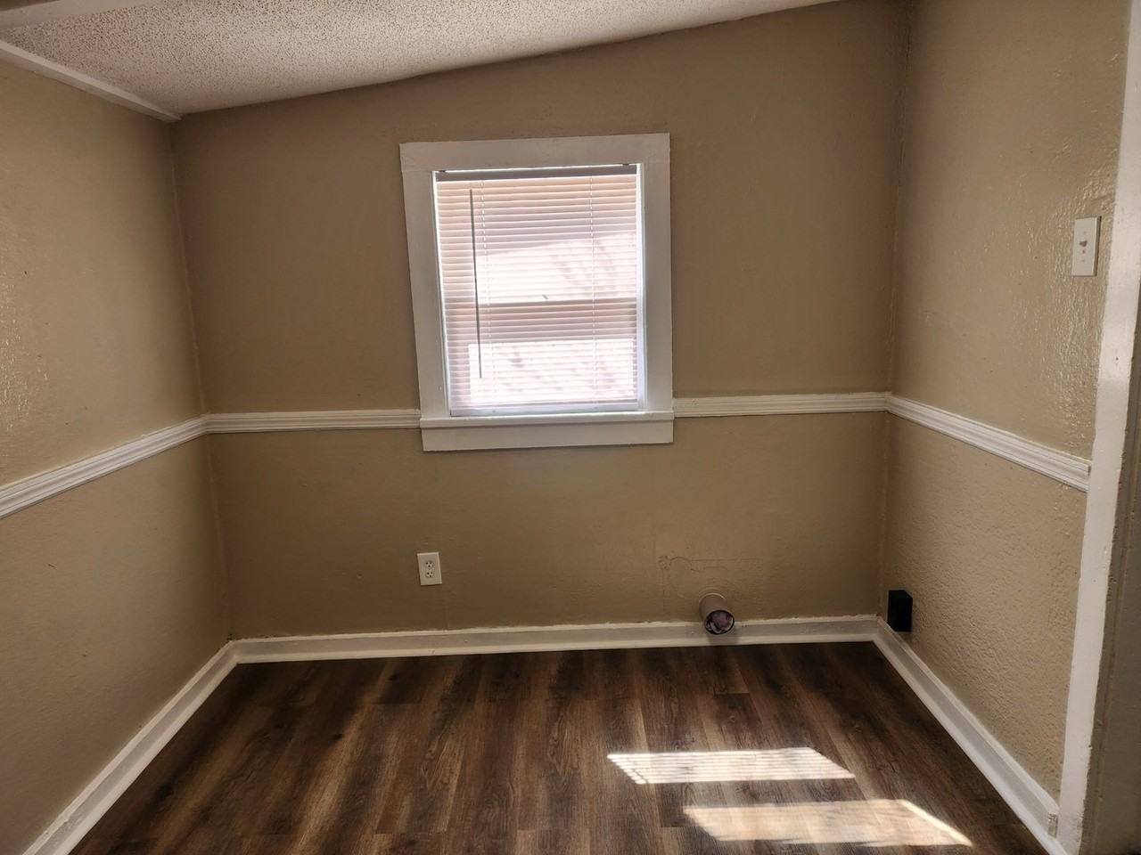 213 W 9th St - Photo 7 of 17