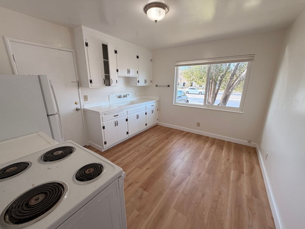 1229 4th St - Photo 4 of 15