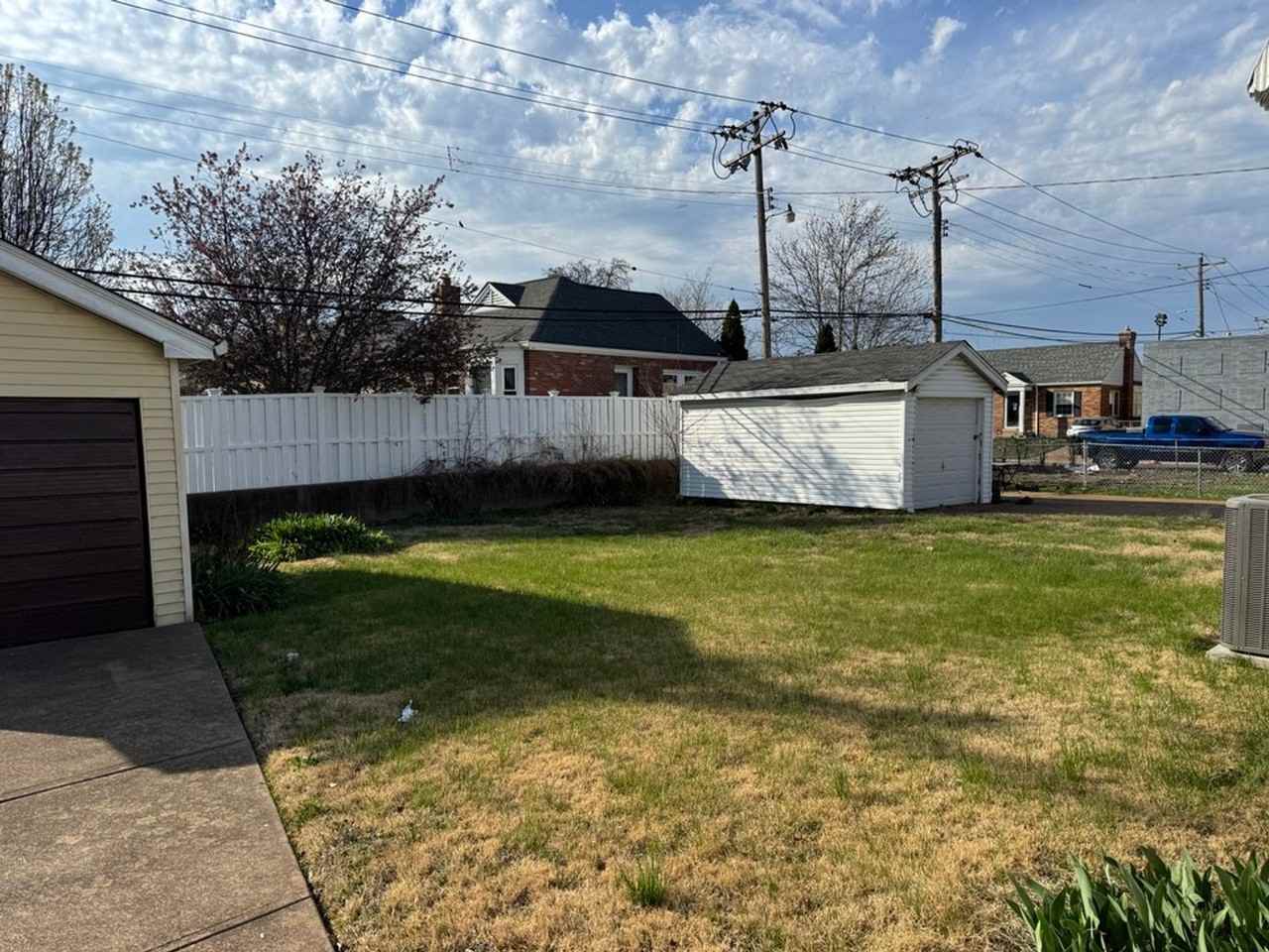 5839 Hampton Ave - Photo 6 of 19