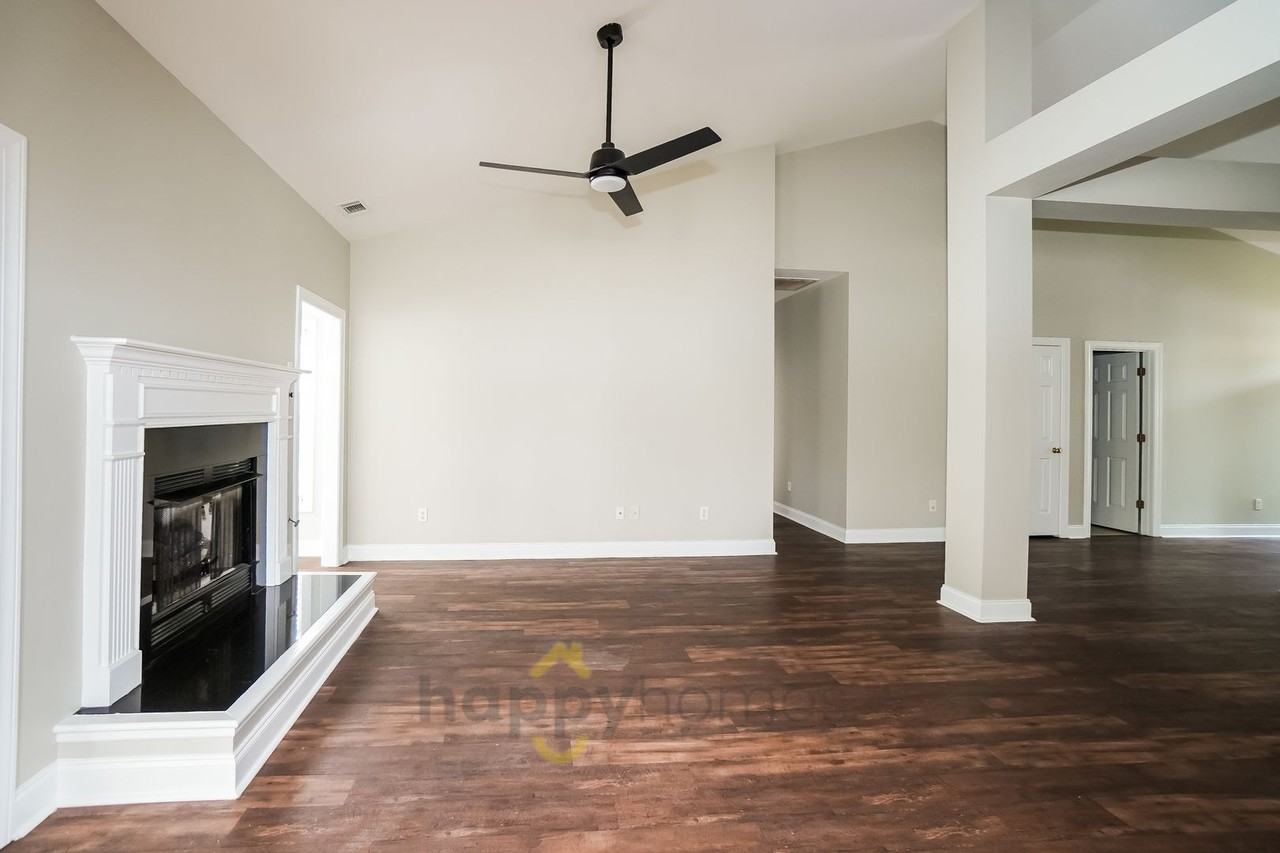 4901 Pineridge Rd - Photo 3 of 17