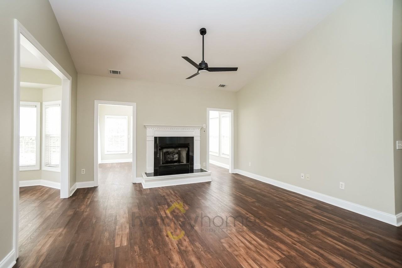 4901 Pineridge Rd - Photo 5 of 17