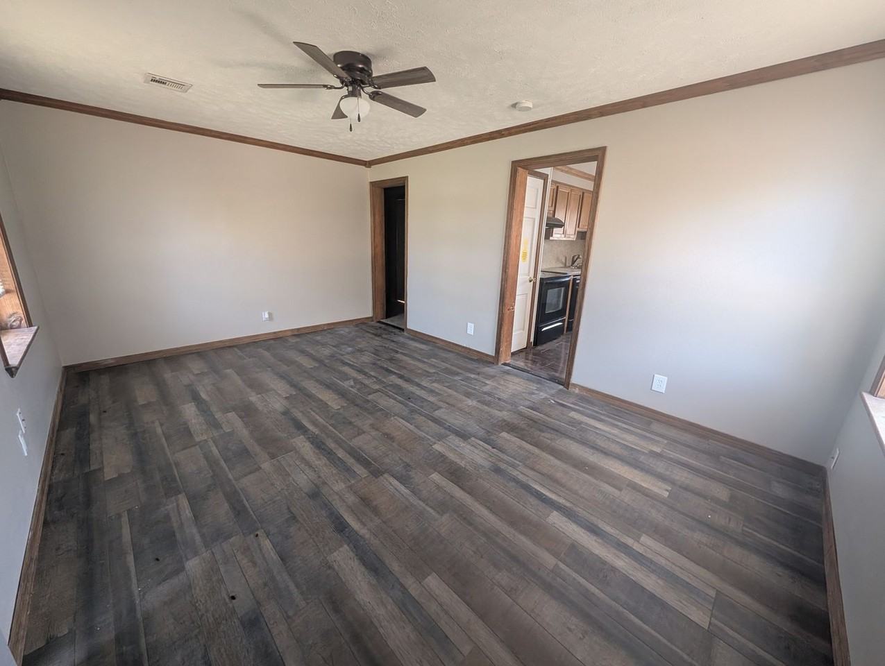 322 Park St - Photo 3 of 11