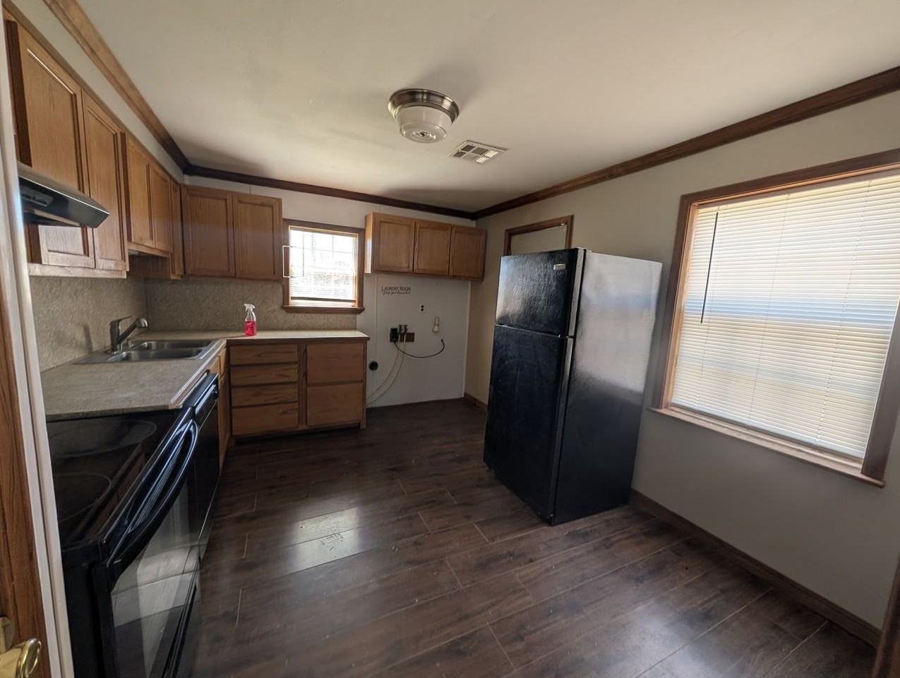 322 Park St - Photo 4 of 11