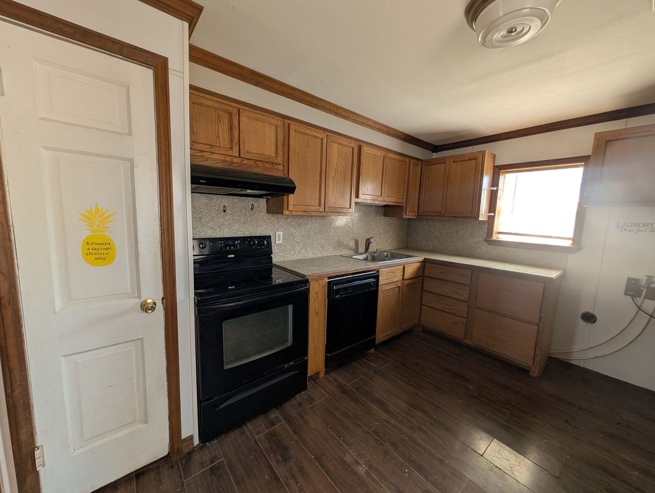 322 Park St - Photo 5 of 11