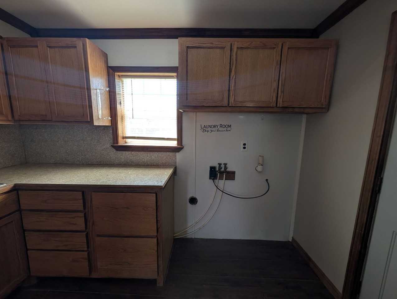 322 Park St - Photo 6 of 11