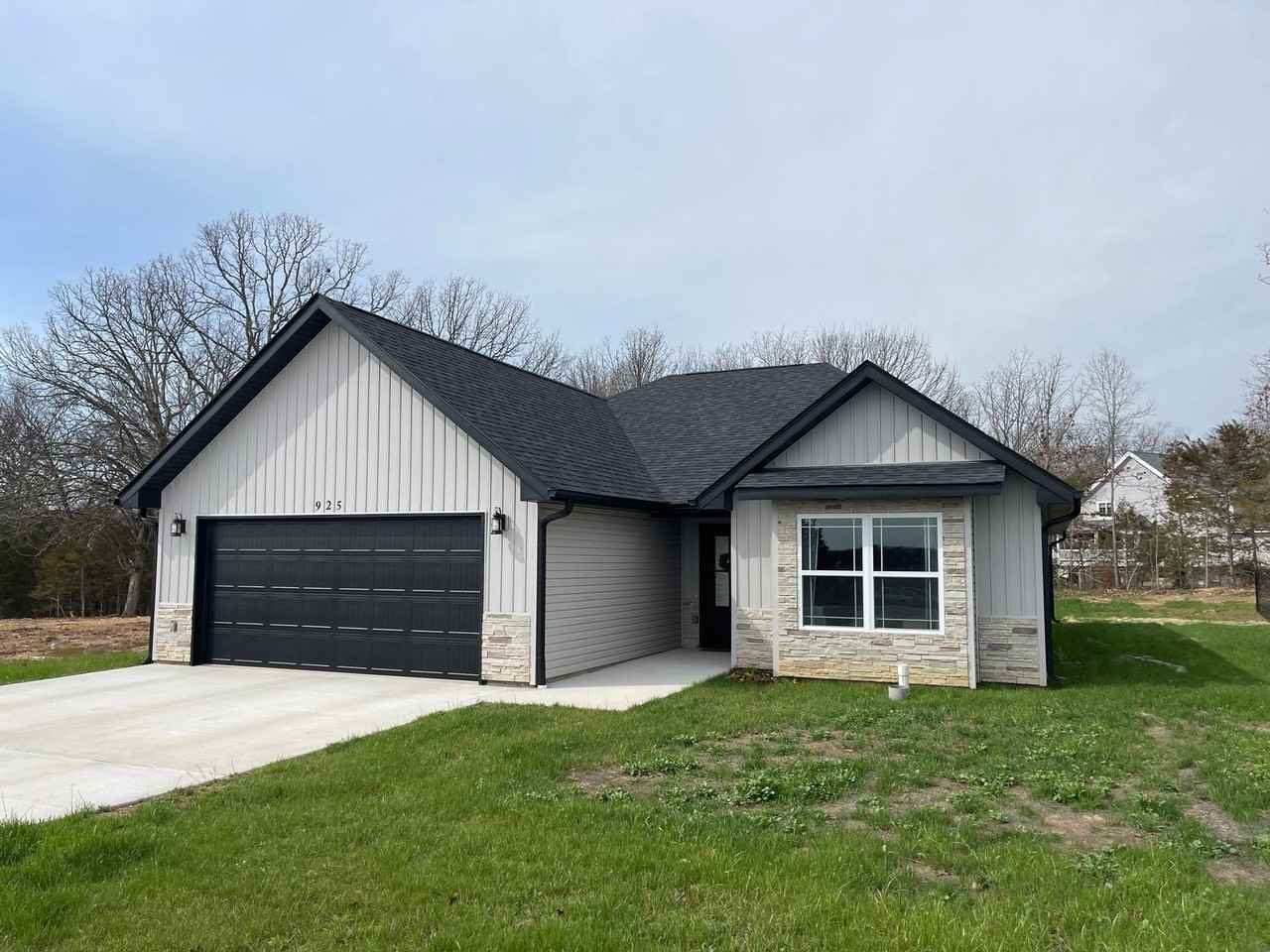 925 Jared Ln - Photo 2 of 50