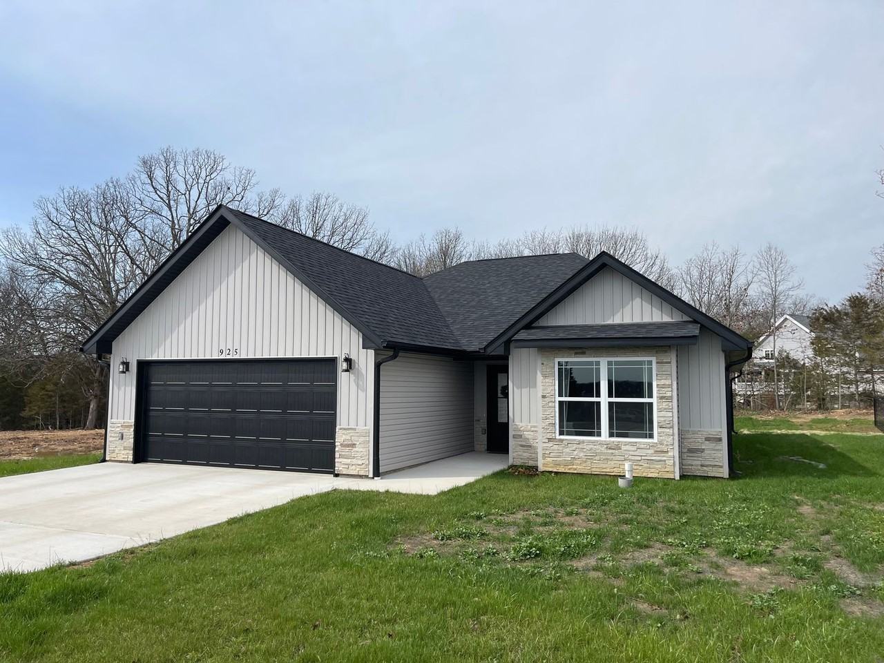 925 Jared Ln - Photo 3 of 50