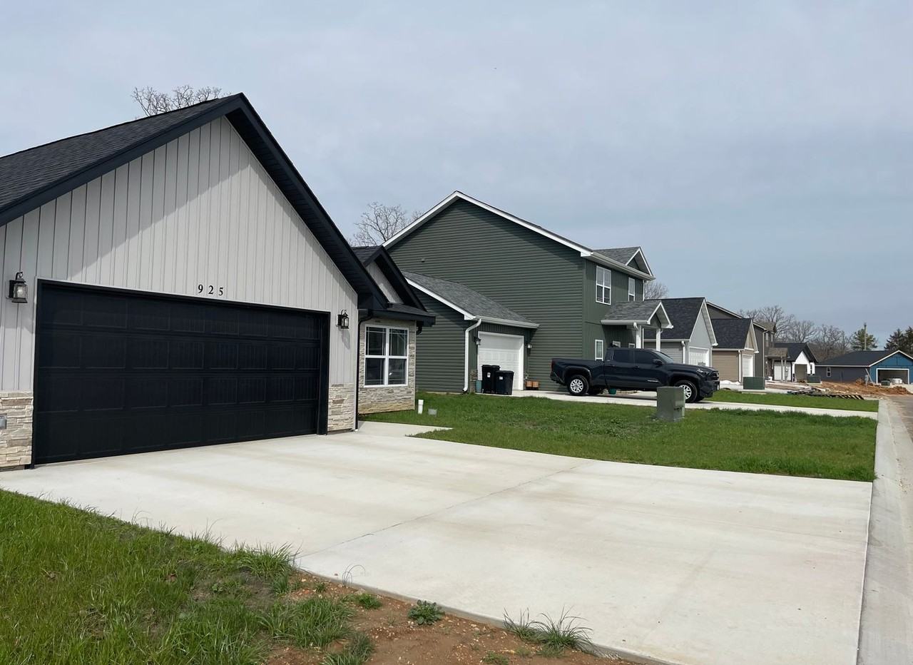 925 Jared Ln - Photo 6 of 50