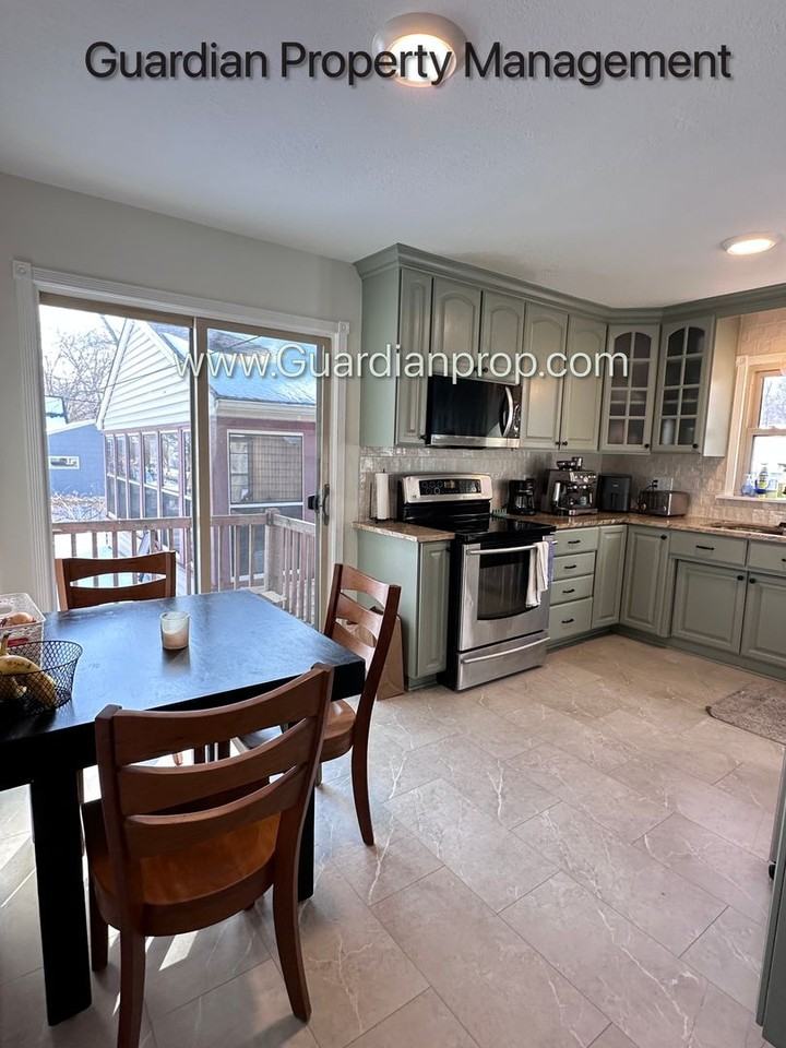 3125 Quebec Ave S - Photo 5 of 21