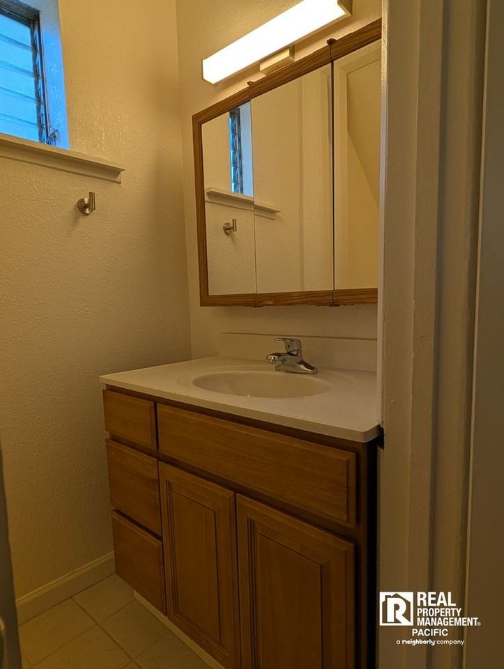 673 33rd St - Photo 5 of 14