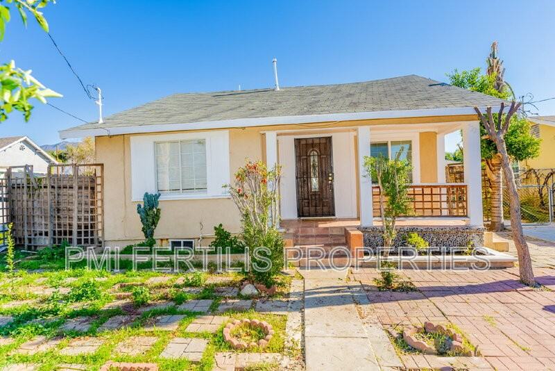 7221 Olive St - Photo 2 of 17