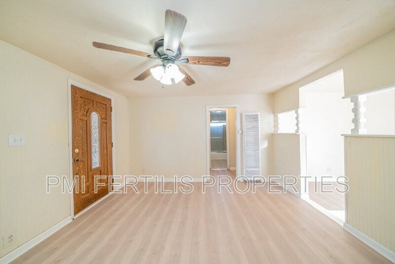 7221 Olive St - Photo 5 of 17