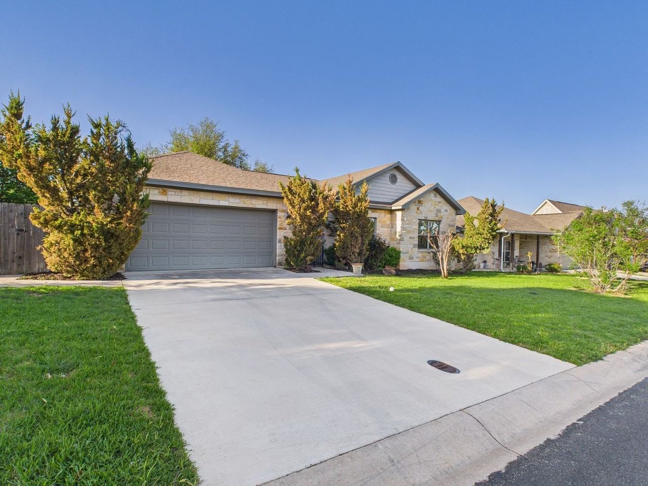 717 Darlington Dr - Photo 2 of 26