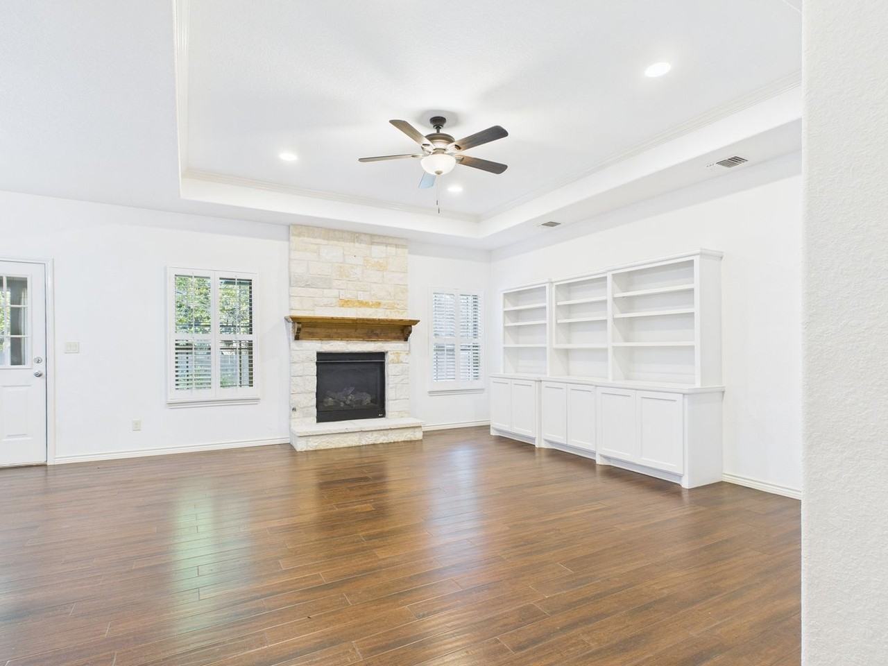 717 Darlington Dr - Photo 4 of 26