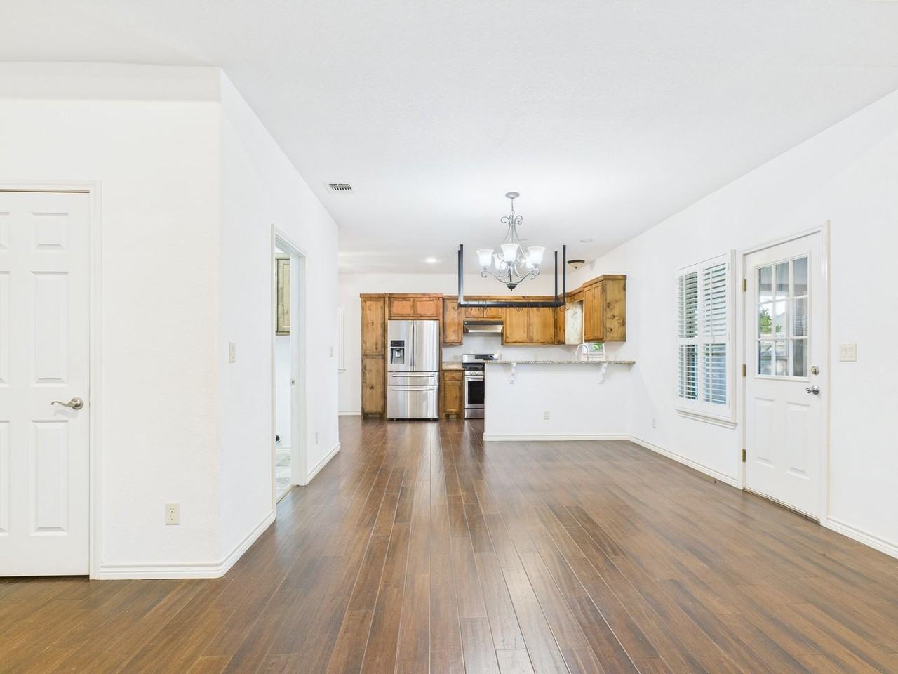 717 Darlington Dr - Photo 7 of 26