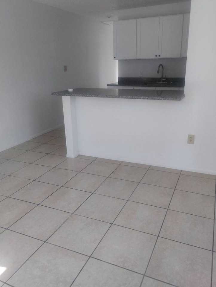 2206 W Highland St - Photo 2 of 7