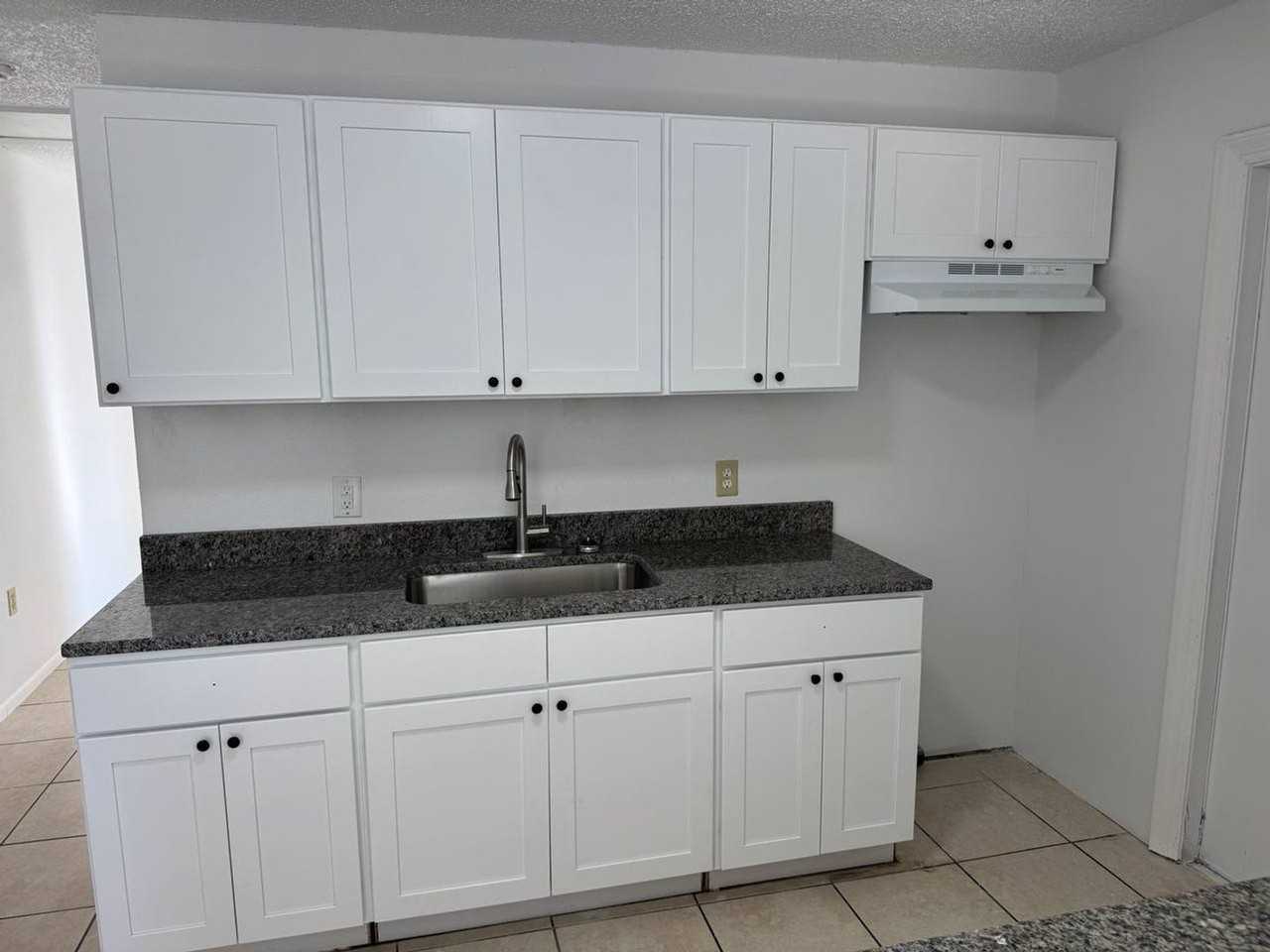 2206 W Highland St - Photo 4 of 7