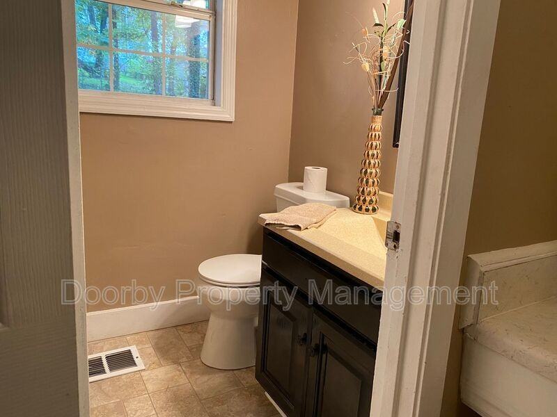 3916 Blanchard St - Photo 4 of 12