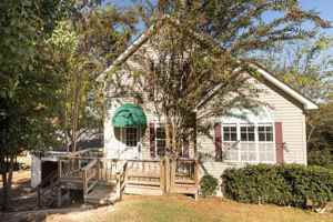 featured image of 1004 Roselawn Dr