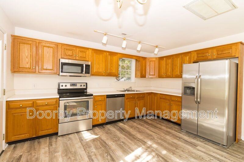 1004 Roselawn Dr - Photo 3 of 19