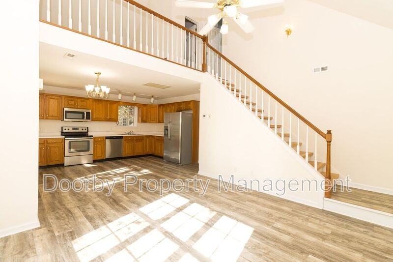 1004 Roselawn Dr - Photo 4 of 19