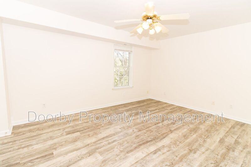 1004 Roselawn Dr - Photo 6 of 19