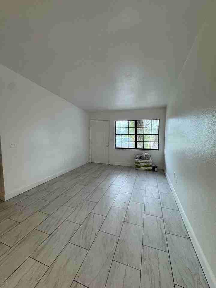 3049 Saint Paul Dr - Photo 3 of 9