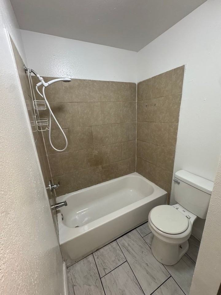 3049 Saint Paul Dr - Photo 5 of 9