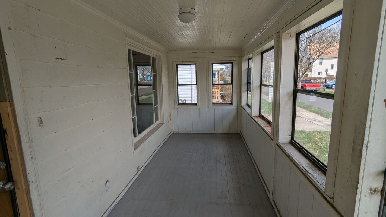 914 Pitkin Ave - Photo 6 of 37