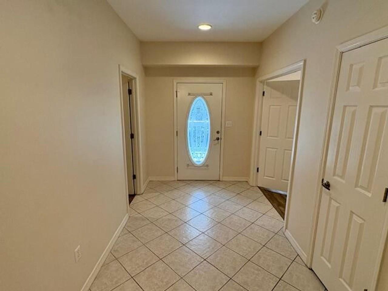 406 Westlake Ct - Photo 2 of 21