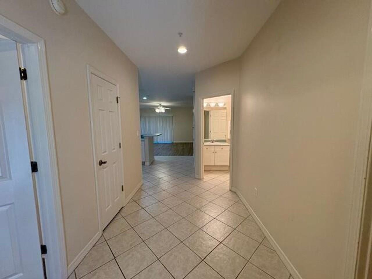 406 Westlake Ct - Photo 3 of 21