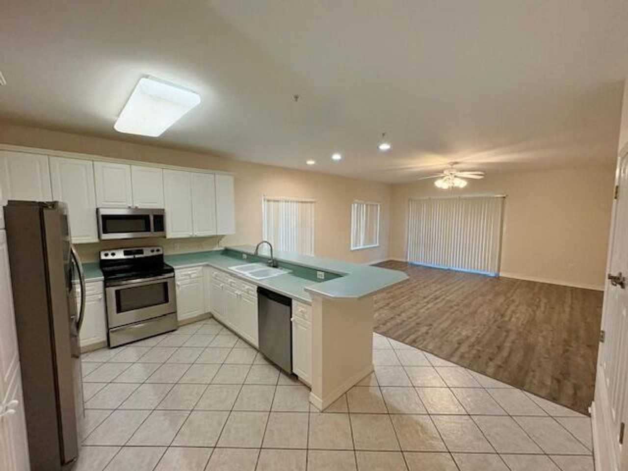 406 Westlake Ct - Photo 4 of 21