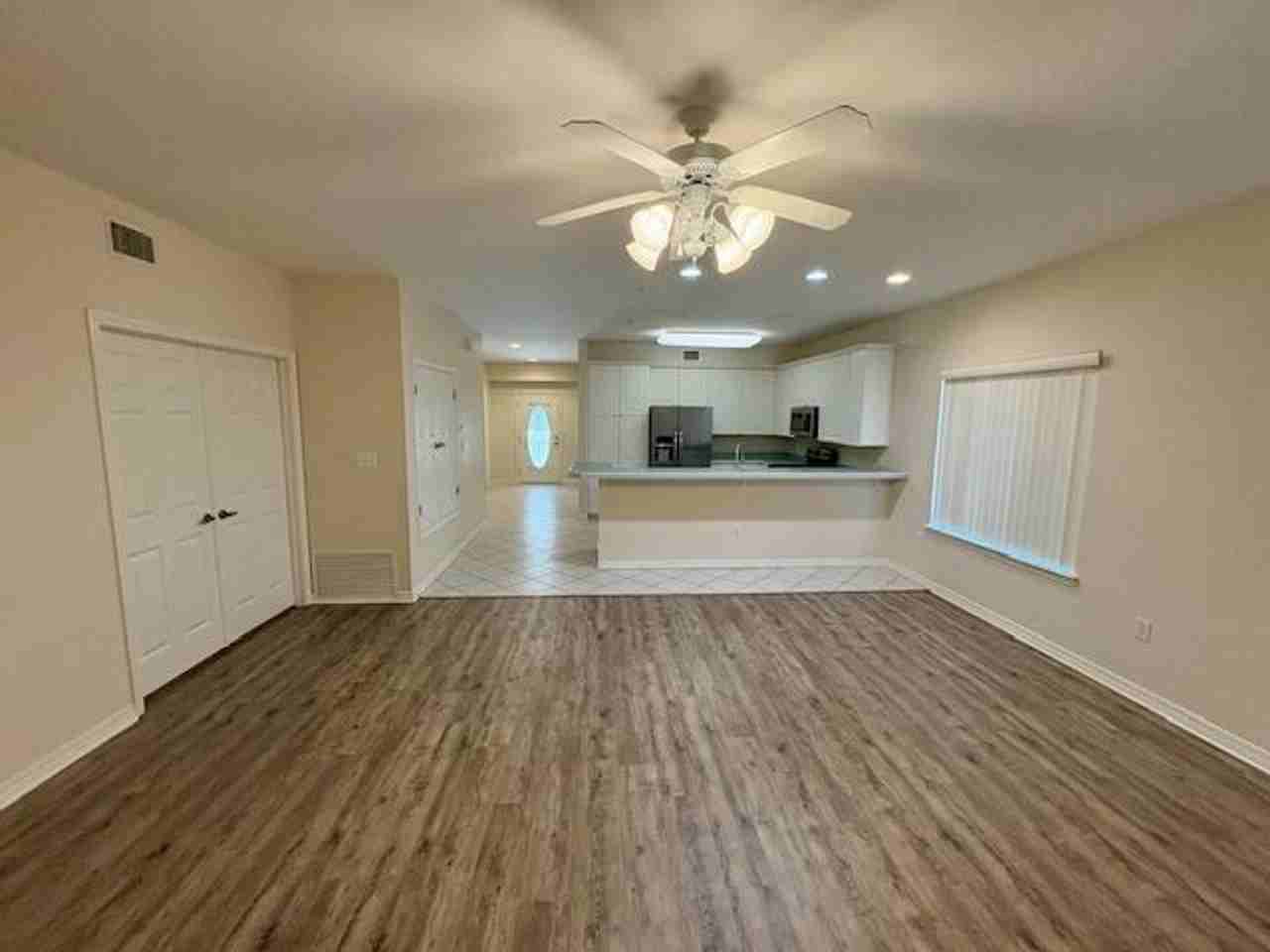 406 Westlake Ct - Photo 7 of 21
