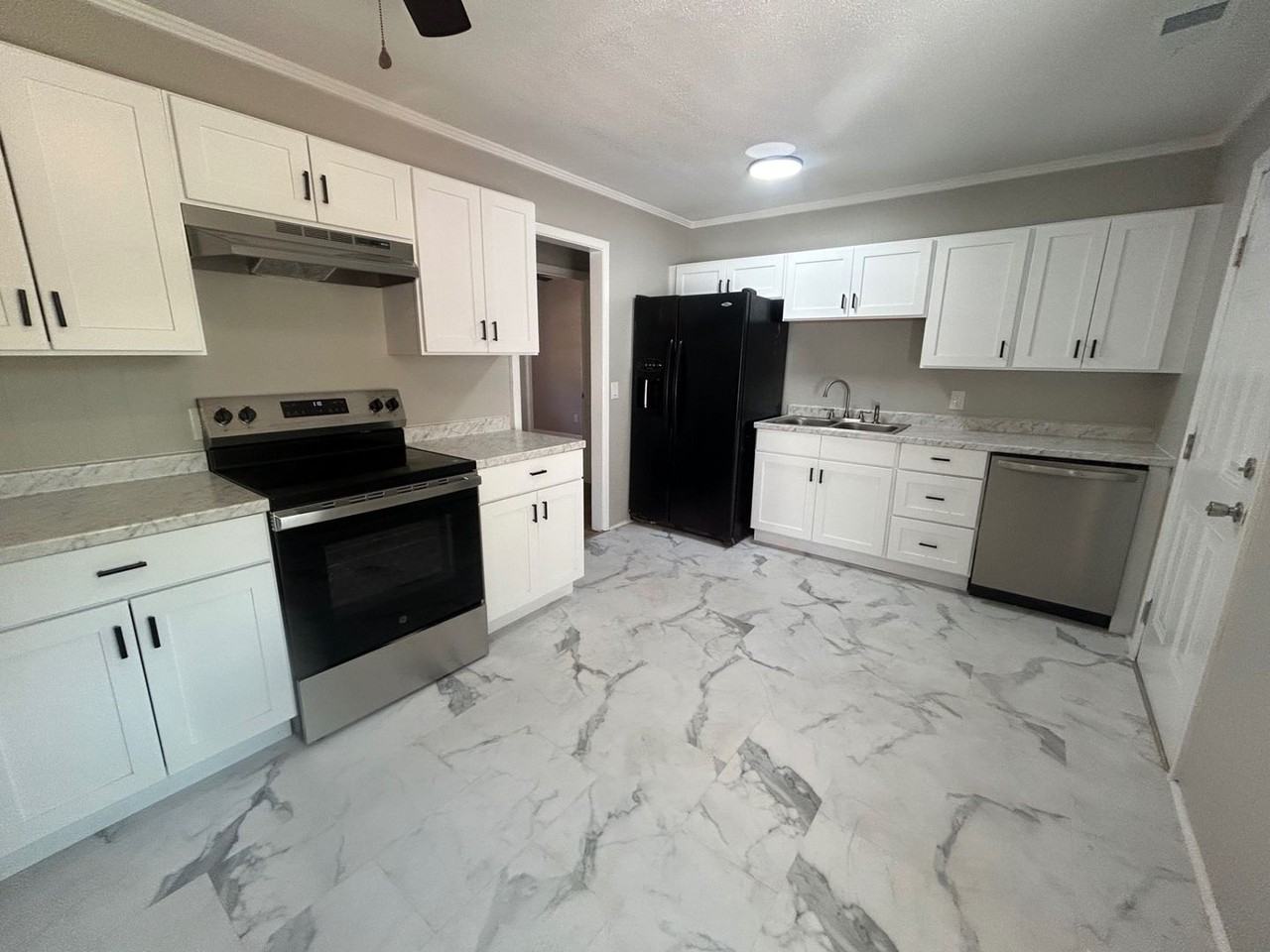 4539 Bluff Rd - Photo 3 of 28