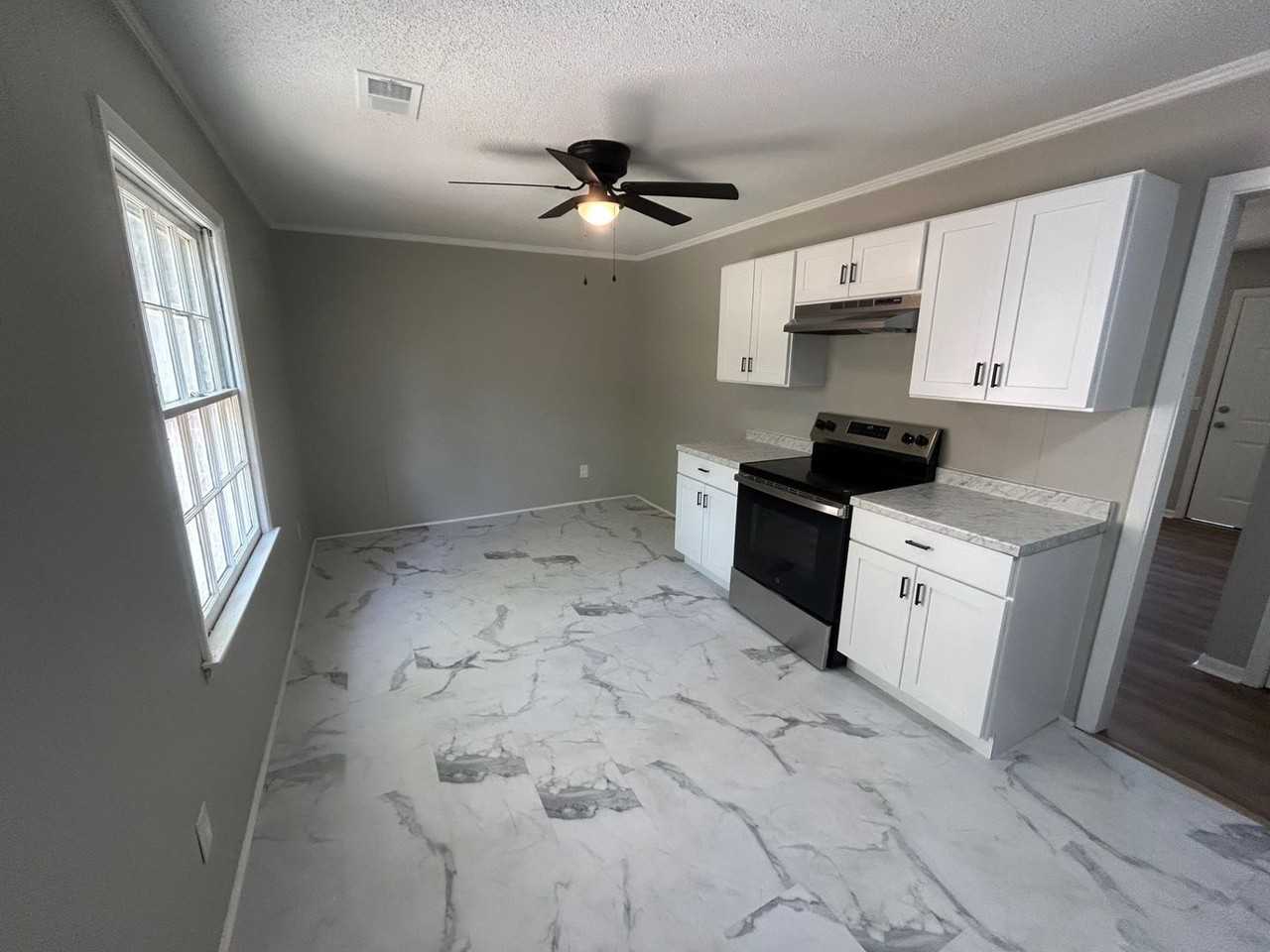 4539 Bluff Rd - Photo 4 of 28