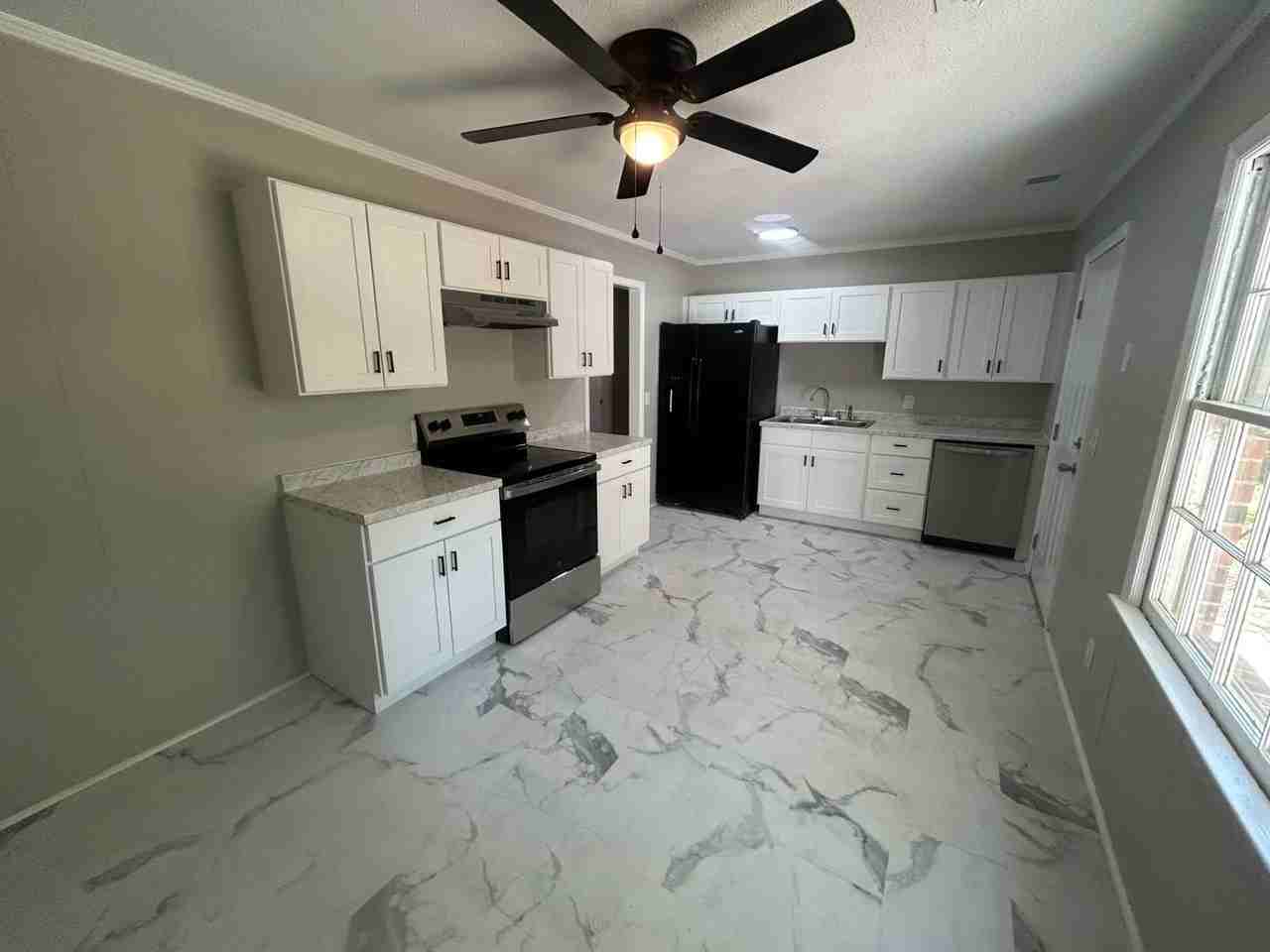 4539 Bluff Rd - Photo 6 of 28