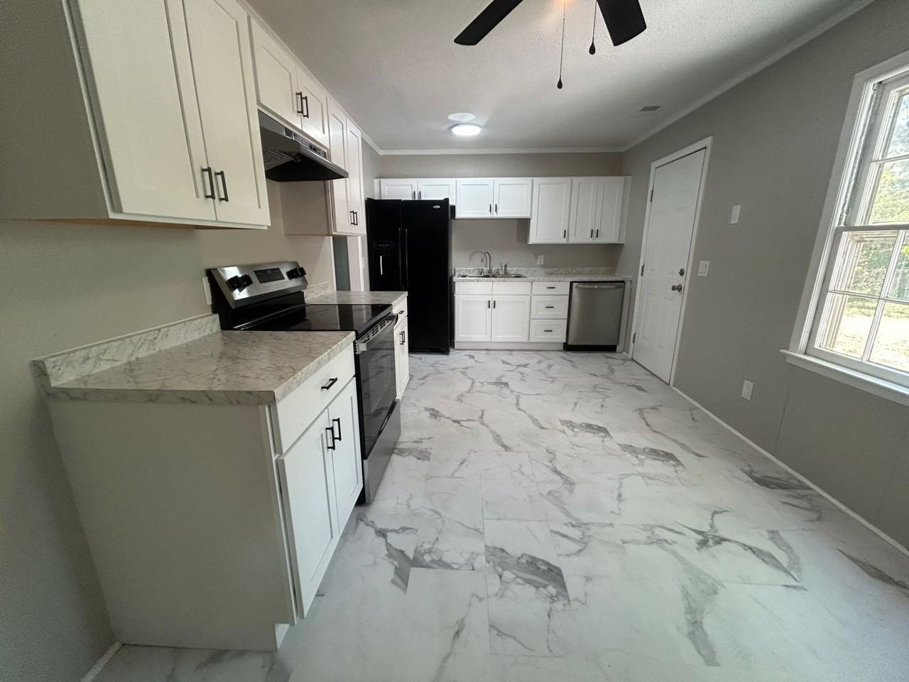 4539 Bluff Rd - Photo 7 of 28