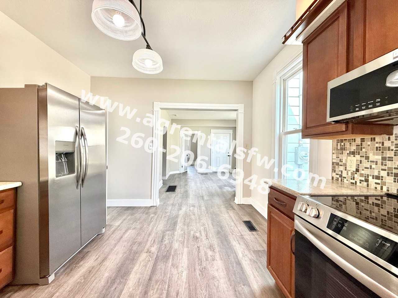 615 W 4th St - Photo 5 of 20