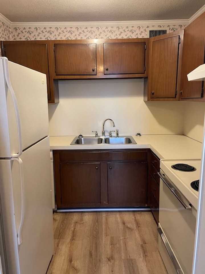 3820 Country Club Rd Apt K - Photo 2 of 10