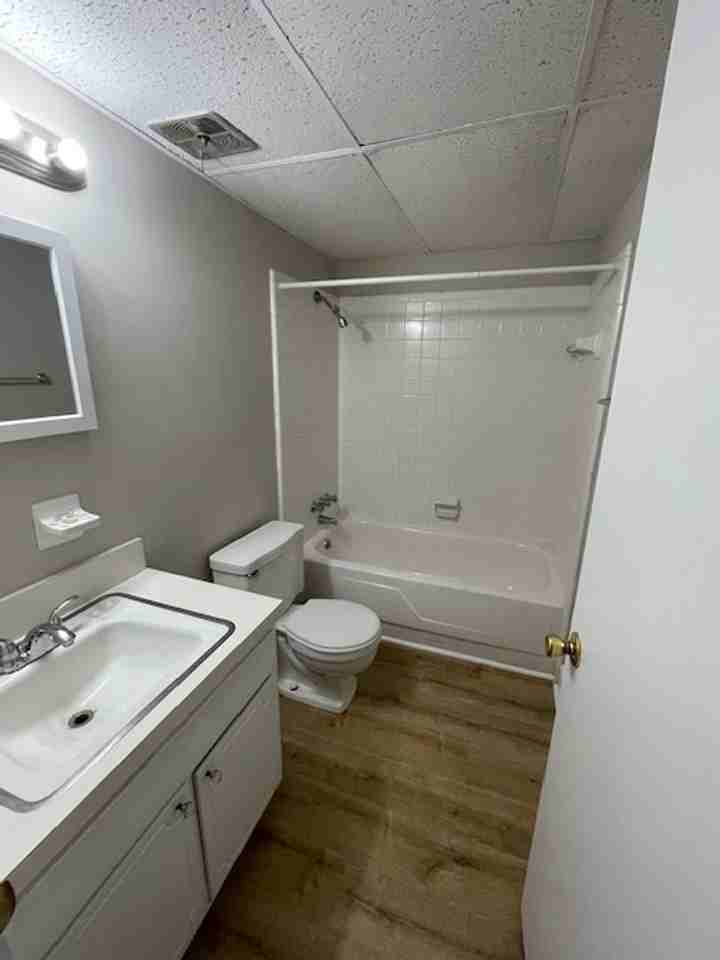 3820 Country Club Rd Apt K - Photo 4 of 10