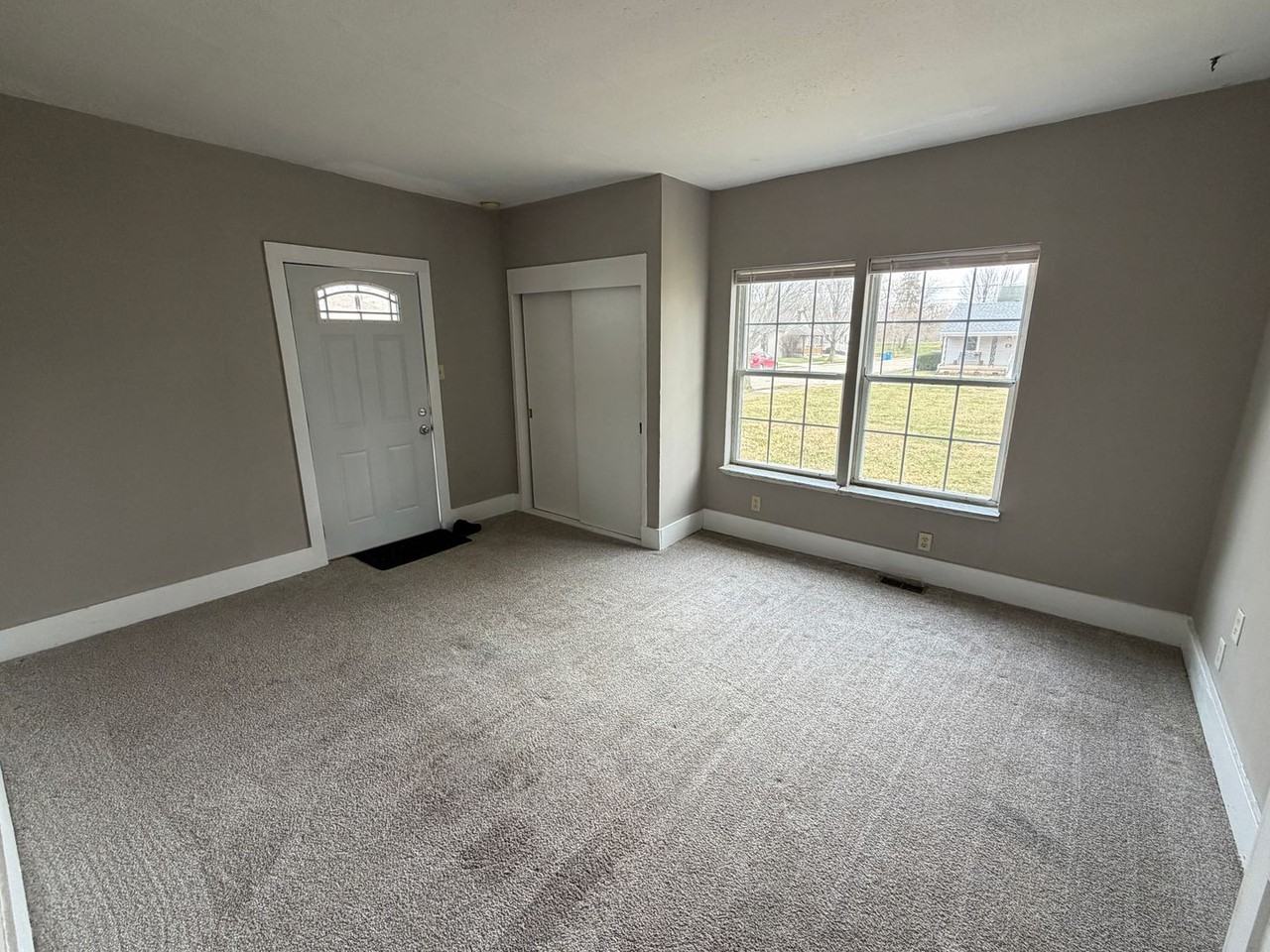 12 Ford Ave - Photo 4 of 12