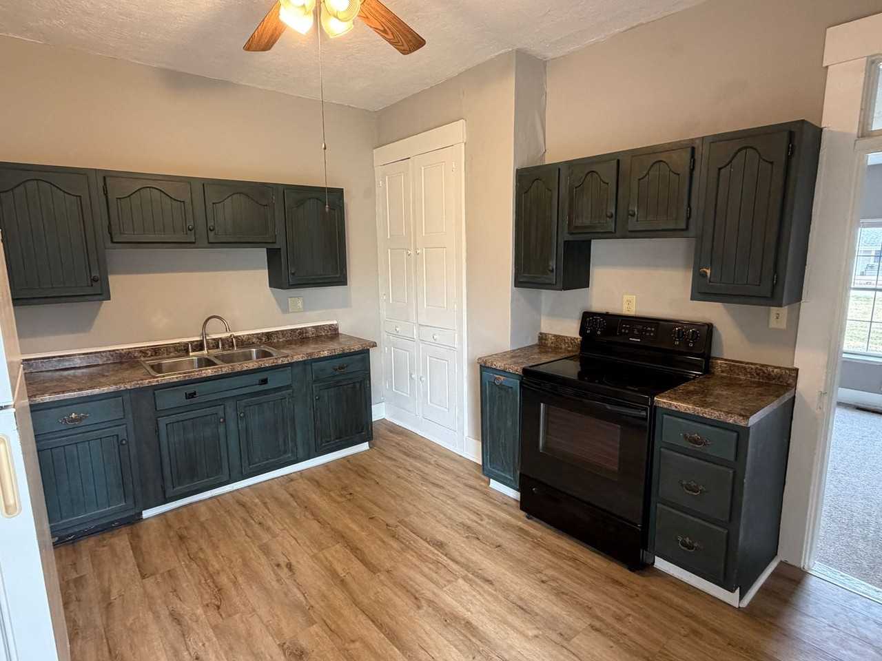 12 Ford Ave - Photo 5 of 12